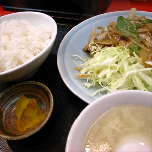 夕食に焼肉定食を。