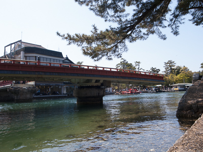 廻旋橋