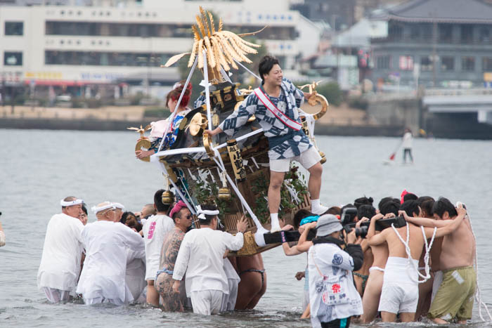 寒中神輿