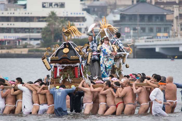 寒中神輿