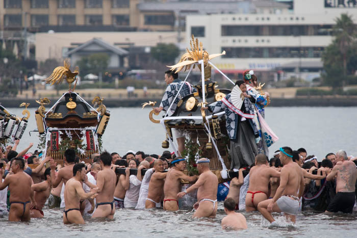 寒中神輿