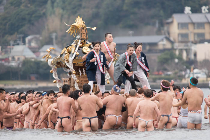 寒中神輿
