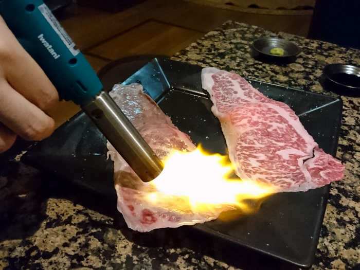 神戸「炭火焼肉 萬成館」で焼き肉を食ってきたっ！