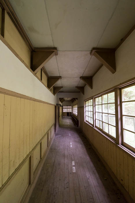 小学校の廊下。
