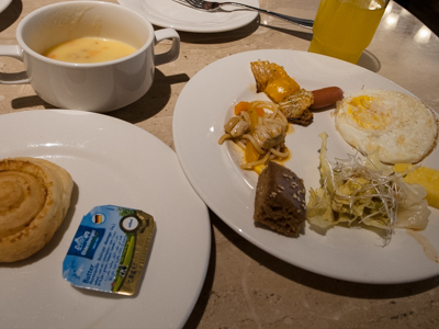 ホテルで朝食